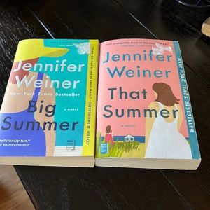 🛍️LAST CHANCE🛍️ 
Jennifer Weiner Big Summer/That Summer large paperbacks